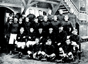 Nils Bor (yuxarıdakı sırada 3-cü). 1908-ci il