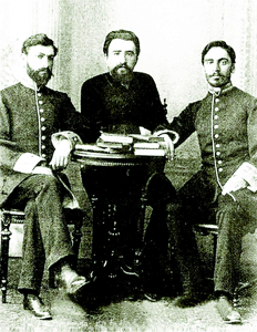 Soldan: Əli bəy Hüseynzadə, Əlimərdan bəy Topçubaşov, Nəsir bəy Tahirov (?). SPb., 1886-88.