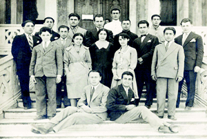 Azərbaycanlı tələbələr Əhməd Cəfəroğlu ilə. İstanbul, 1930-cu illər